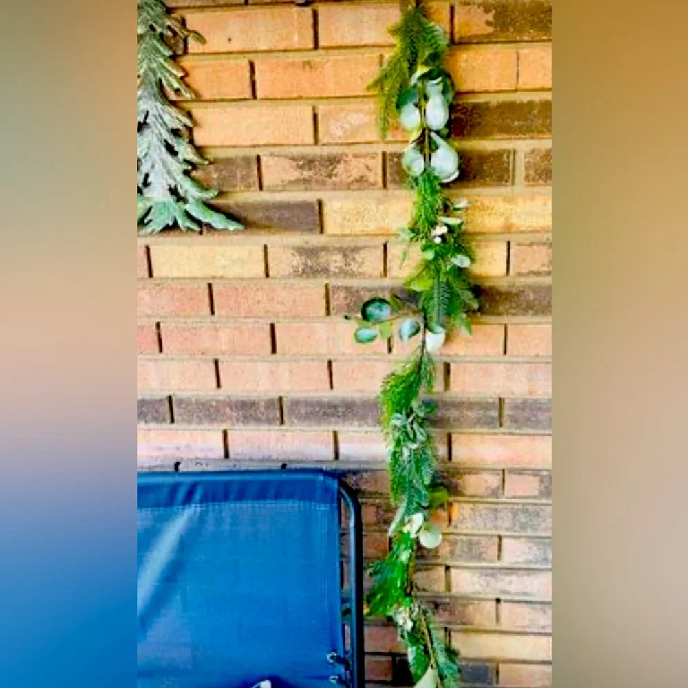 *Mistletoe Mix Artificial Garland